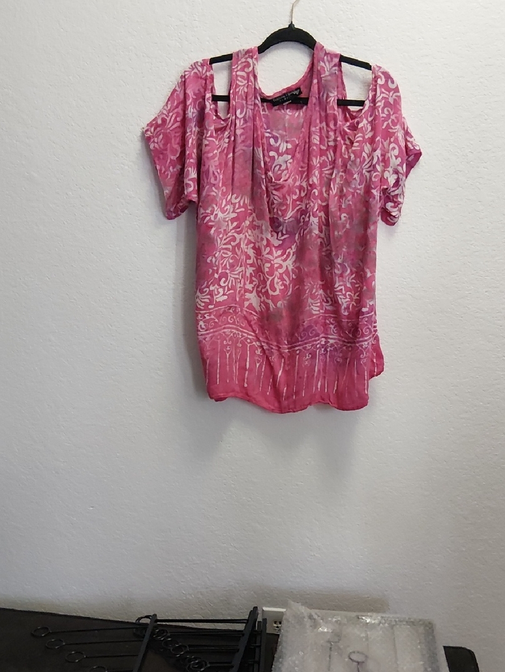 Primitive Pink White Floral Short-Sleeve Top with Neck Scarf